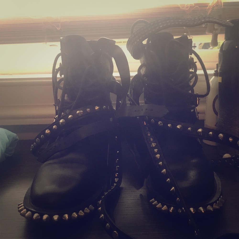 Saint Laurent Signature Ranger Studded Boots - Picture 2 of 6